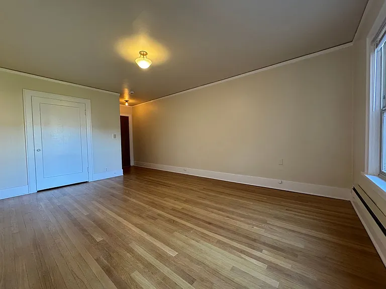 Belmont Apartments — Photo 31