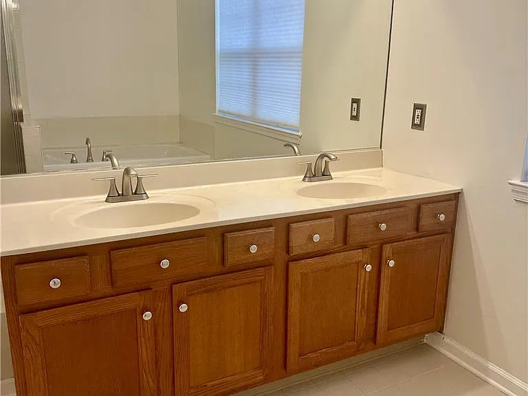 4312 Creek Rd — Photo 18