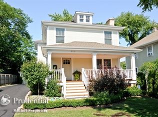 902 Oakwood Ave, Lake Forest, IL 60045