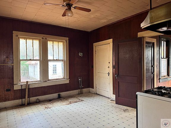 5th image of 1911 Allen Ln