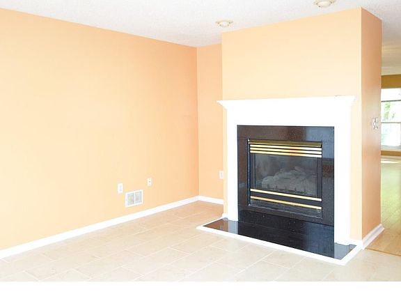 5th image of 162 Shrewsbury Ct #162