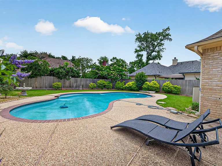 15106 Dawnbrook Dr — Photo 47