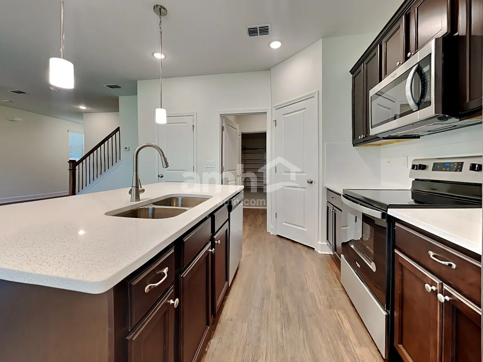 3 bed, 2.5 bath, 1685 sqft, $2,155 — Photo 4