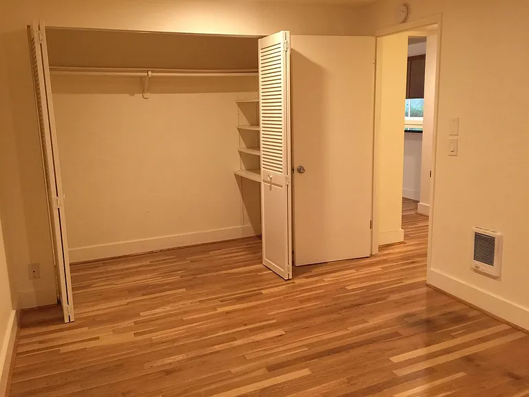 426 NE 75th Ave — Photo 18