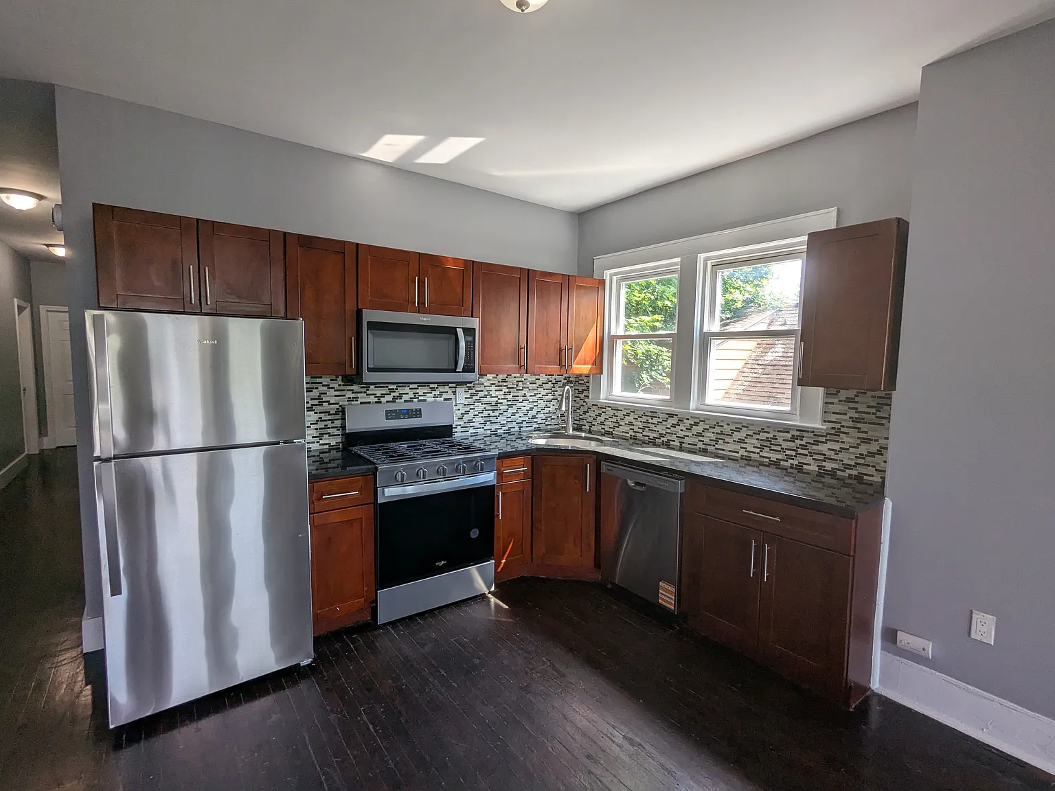 4 bed, 1800 sqft, $2,495 — Photo 3
