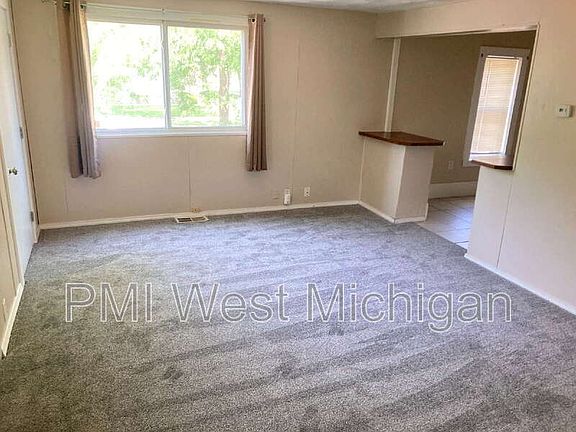 4th image of 538 Spencer St NE #1