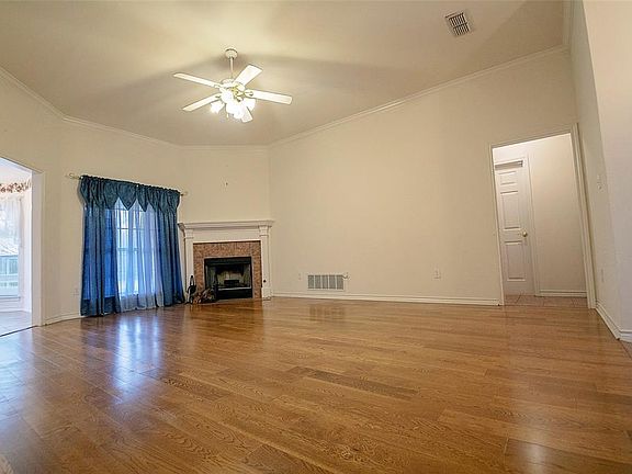 4th image of 402 W Sherman Dr