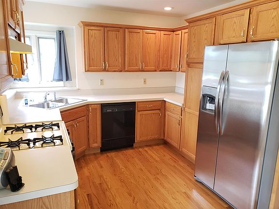 4th image of 1907 Wild Rose Ln