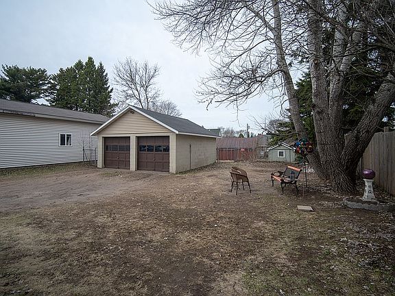 3rd image of 506 Fisher St