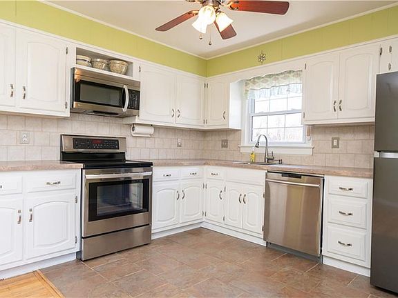 2nd image of 185 Walnut St
