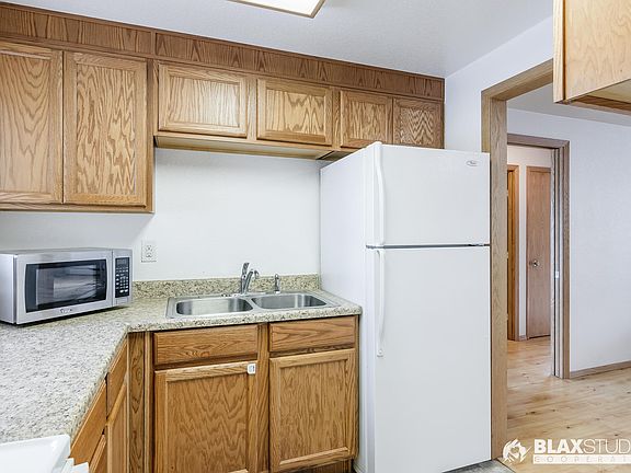 5th image of 658 Fairbanks St #16