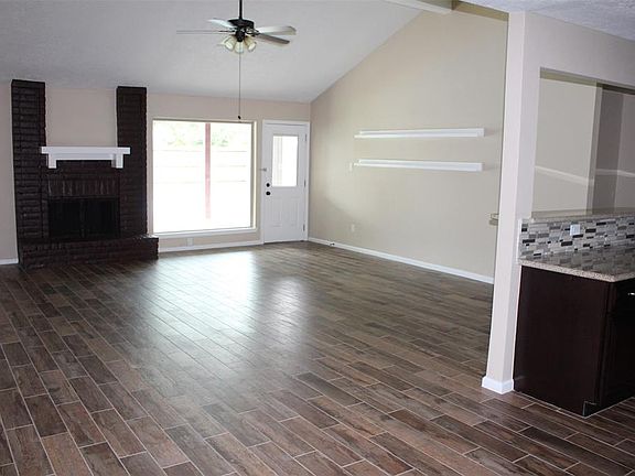 4th image of 411 Westwood Dr