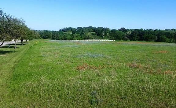2nd image of 401 Heritage Loop