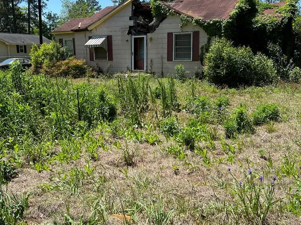 349 Maple St SE, Dawson, GA 39842
