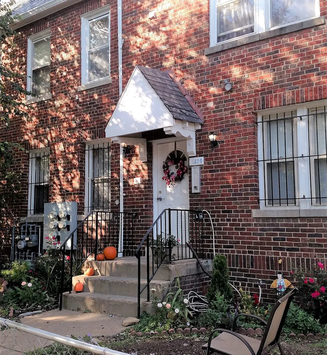1520 Isherwood St NE — Photo 1
