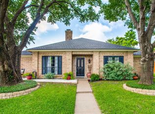 832 Shady Ln, Bedford, TX 76021