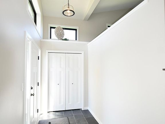 3rd image of 298 Eagle Ln
