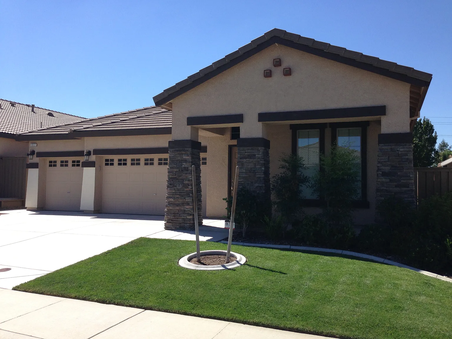 1517 Water Side St photo 1