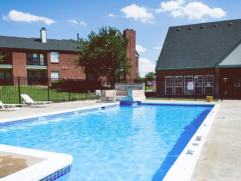 Quail Creek Apartments & Duplexes — Photo 7