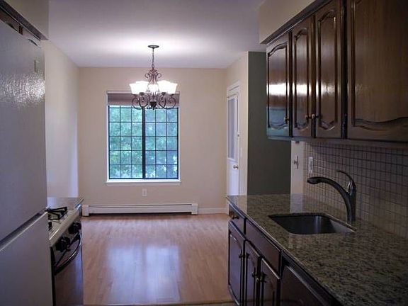 Kitchen & Dining Area
