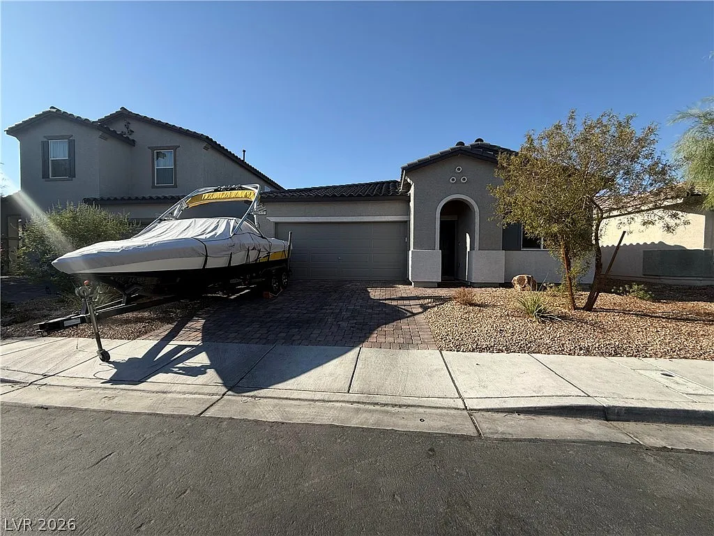 3 bed, 2.0 bath, 1779 sqft, $2,600 — Photo 1