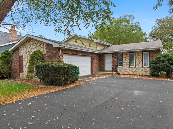 1586 Sunnyslope Dr, Crown Point, IN 46307