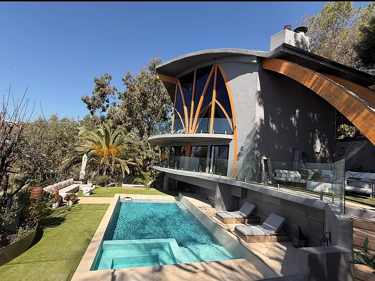 Las Flores Mesa Dr — Photo 15