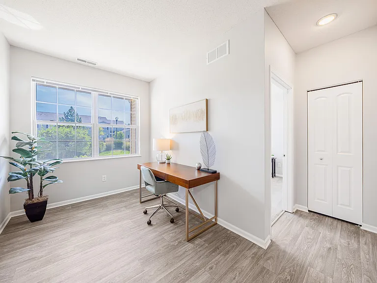 Cascade Shores Townhomes + Flats — Photo 11