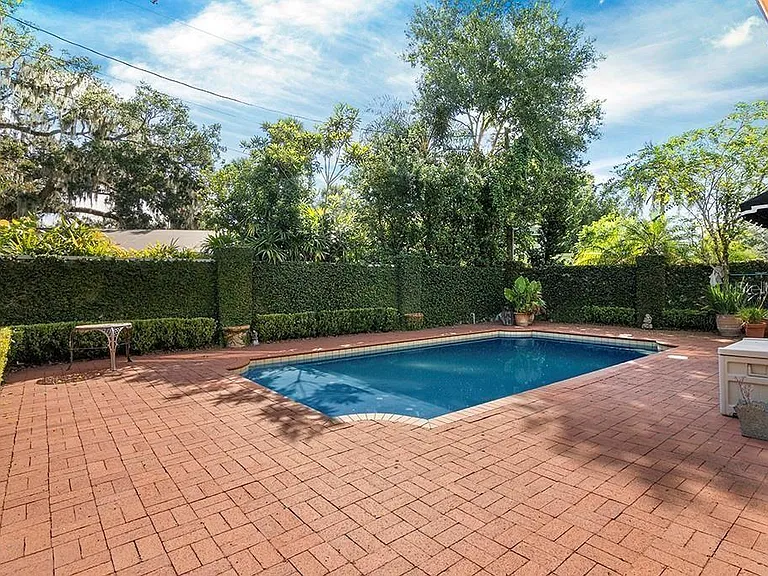 1119 Belleaire Cir — Photo 30