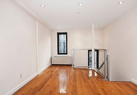 4th image of 215 E 81st St APT 3E