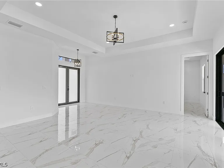 548 Long Island St E — Photo 11