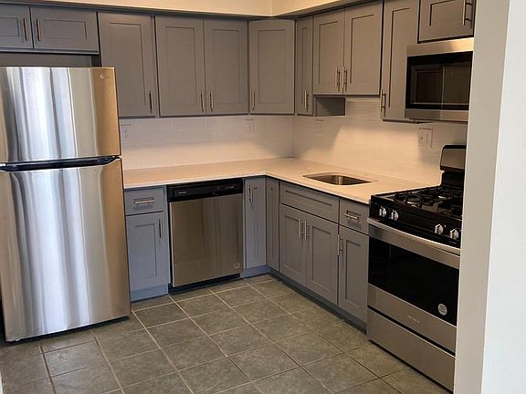 4th image of 478 Krams Ave Floor 1