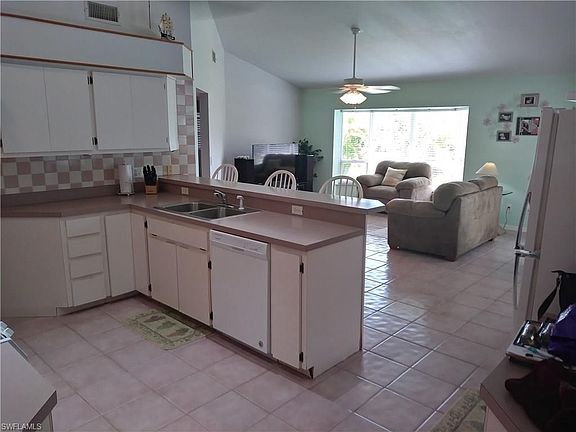 4th image of 3027 Beach Pkwy W
