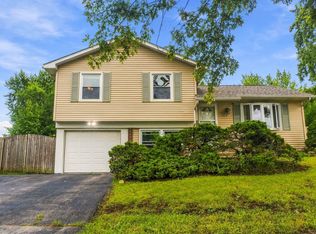 863 Poplar Ln, Bolingbrook, IL 60440