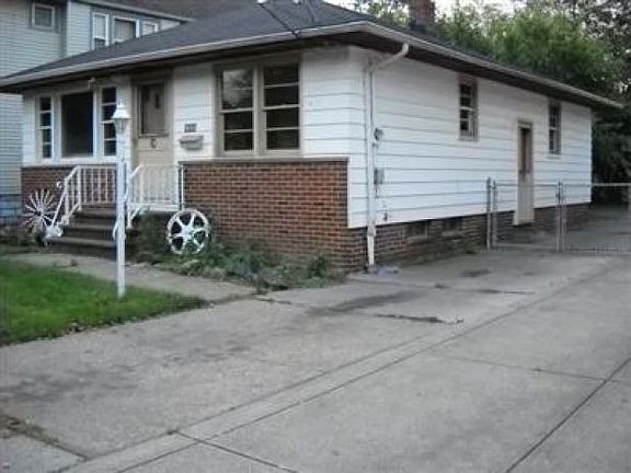 2nd image of 4050 E 44th St