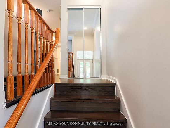 5th image of 28 Sommerset Way #1213
