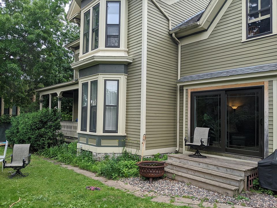 Patio door access to side yard