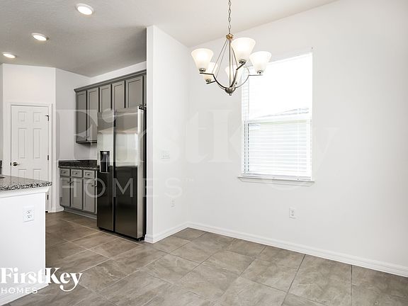 5th image of 609 Crown Rose Dr
