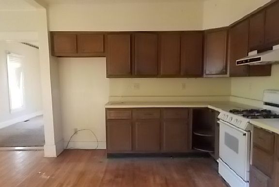 5th image of 200 N Jackson St