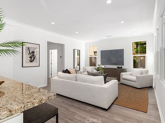 4th image of 275 Rodeo #8