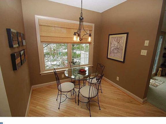 3rd image of 555 Cricket Ln