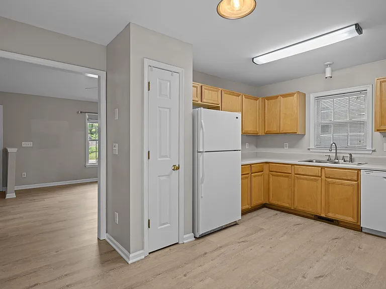 404 Foxbridge Ct — Photo 18