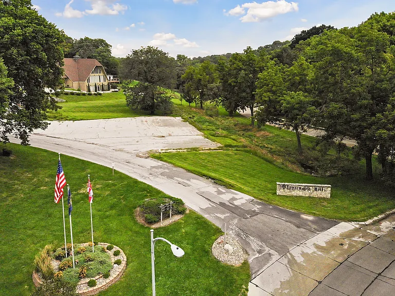 Fontenelle Hills — Photo 39