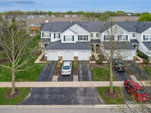 832 Genesee Dr, Naperville, IL 60563