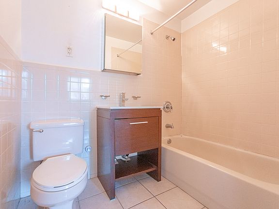 3rd image of 1367 Dekalb Ave APT 1