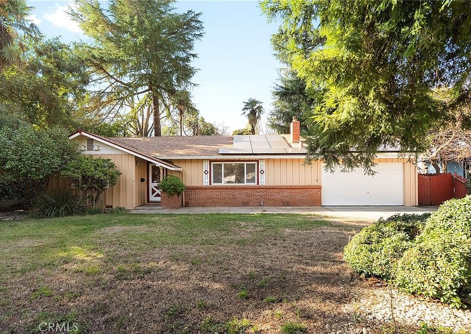 1st image of 827 Arbutus Ave
