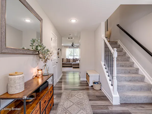 9017 Manslick Commons Dr, Louisville, KY 40219