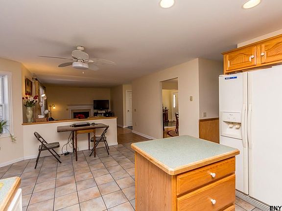 4th image of 14 White Birch Ln