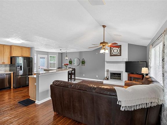 5th image of 141 King Charles Rd