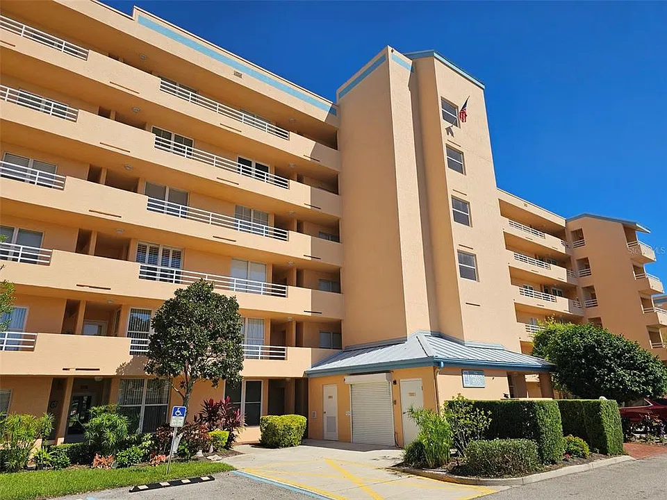 4550 Pinebrook Cir #205